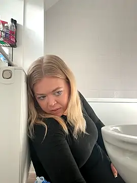 KaylaTrudi online show from October 23, 2025, 9:41 am