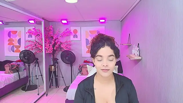 Maggy t18 online show from May 22, 2026, 3:24 am