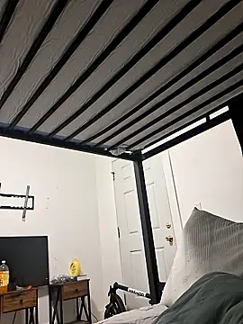 Auhenri25 online show from March 11, 2026, 5:13 am