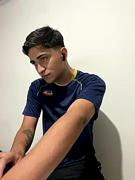 Tavinho067 online show from December 14, 2025, 11:31 pm