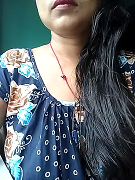 Snapshot of Desi_couple305 chatting on September 22, 2025, 2:35 am Desi couple305 online show from September 22, 2025, 2:35 am