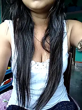 Snapshot of Desi_couple305 chatting on October 8, 2025, 1:47 am Desi couple305 online show from October 8, 2025, 1:47 am