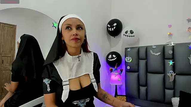 valeriasweet  online show from October 16, 2025, 1:12 pm