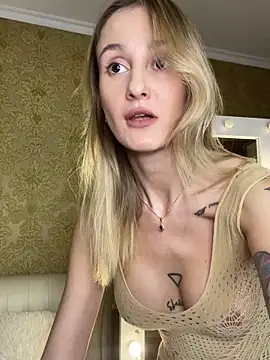 RosieBlossom online show from October 15, 2025, 7:25 pm