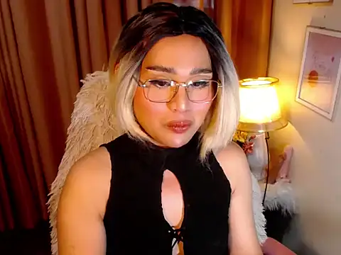 urmidnightcravingsxx online show from April 14, 2026, 12:49 am