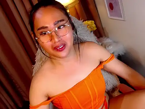 urmidnightcravingsxx online show from April 20, 2026, 4:15 am