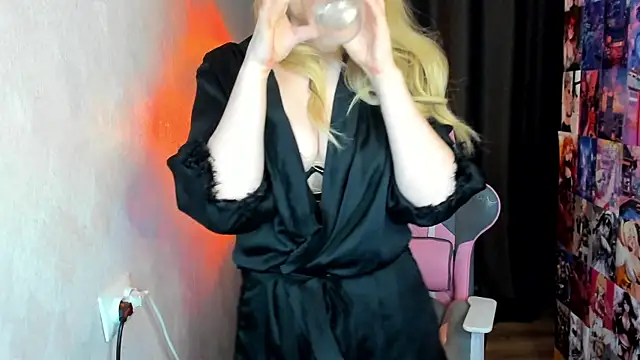 NicoleRiccii online show from December 13, 2025, 7:53 pm