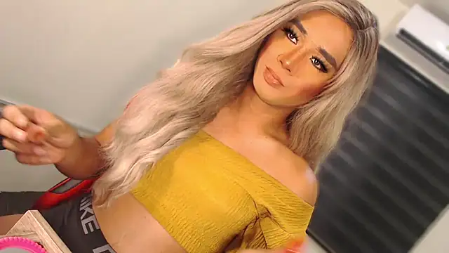 SissifyMeNow online show from October 6, 2025, 10:18 pm