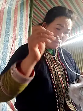 jienrrr online show from October 28, 2025, 2:26 am