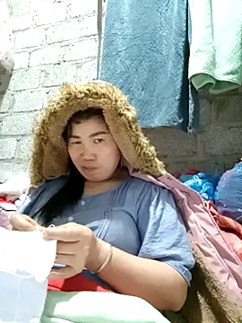 jienrrr online show from November 6, 2025, 3:07 am