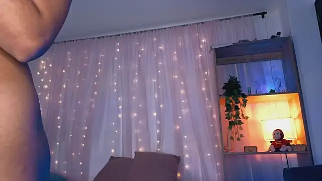 Snapshot of anitaglow chatting on October 15, 2025, 2:28 pm anitaglow online show from October 15, 2025, 2:28 pm