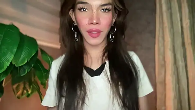 Snapshot of Misselliefayexxx chatting on November 12, 2025, 12:33 am Misselliefayexxx online show from November 12, 2025, 12:33 am