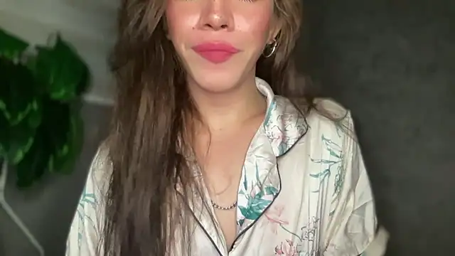 Snapshot of Misselliefayexxx chatting on December 14, 2025, 12:27 am Misselliefayexxx online show from December 14, 2025, 12:27 am