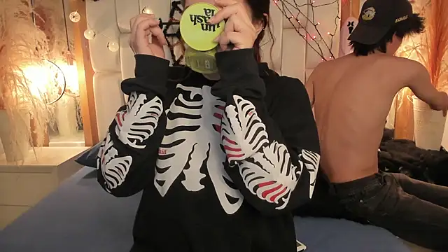 Daphne And Roger online show from October 14, 2025, 11:33 am