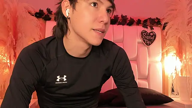 Daphne And Roger online show from February 28, 2026, 11:11 am