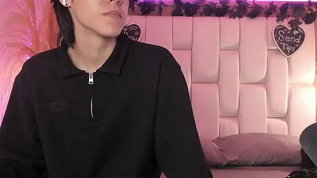 Daphne And Roger online show from March 17, 2026, 11:13 am