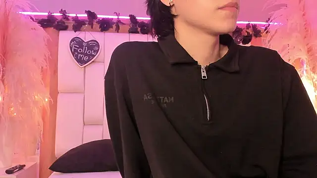 Daphne And Roger online show from March 31, 2026, 10:59 am