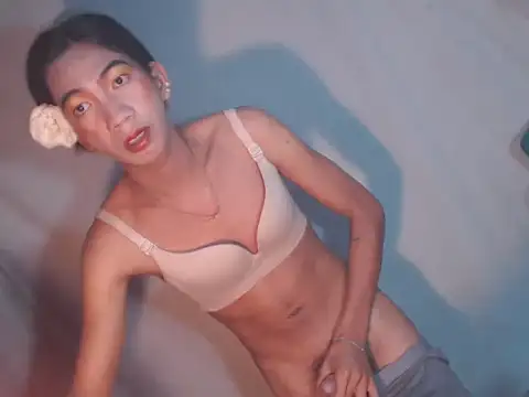 xyourdreamtrans online show from February 22, 2026, 9:13 pm