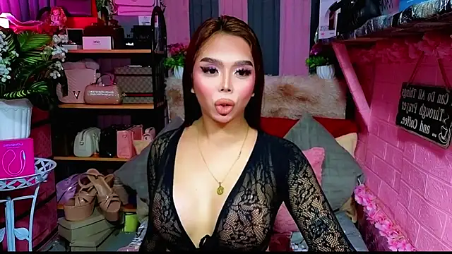 MoniqueCeleste online show from November 6, 2025, 5:03 pm