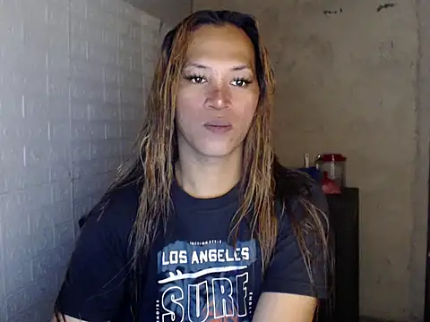 isabellabigcock06 online show from April 15, 2026, 1:51 pm