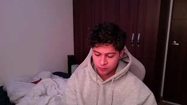 domsantiago  online show from October 3, 2025, 2:14 pm