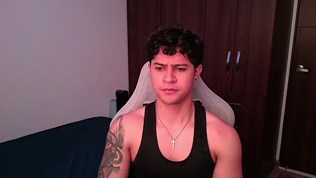 domsantiago  online show from October 6, 2025, 3:31 pm