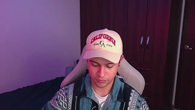 domsantiago  online show from October 14, 2025, 3:07 am