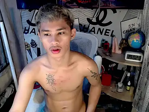 Snapshot of asianhardcock25 chatting on April 18, 2026, 11:03 am asianhardcock25 online show from April 18, 2026, 11:03 am