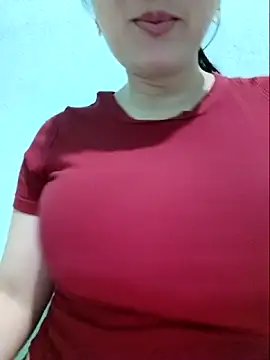 Shiny Babe online show from April 6, 2026, 3:04 am