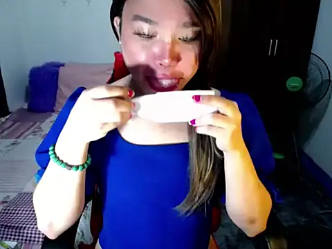 Urassiansweetcummer online show from October 12, 2025, 3:16 am