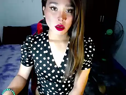 Urassiansweetcummer online show from December 3, 2025, 3:14 am