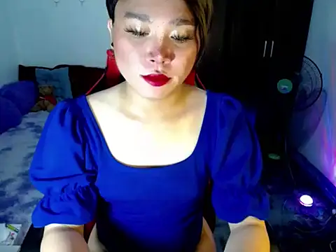 Urassiansweetcummer online show from April 6, 2026, 6:03 am