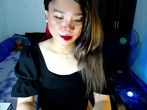 Urassiansweetcummer online show from April 21, 2026, 2:26 am