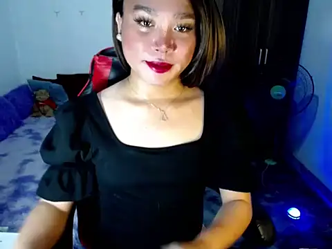 Urassiansweetcummer online show from April 21, 2026, 2:51 am