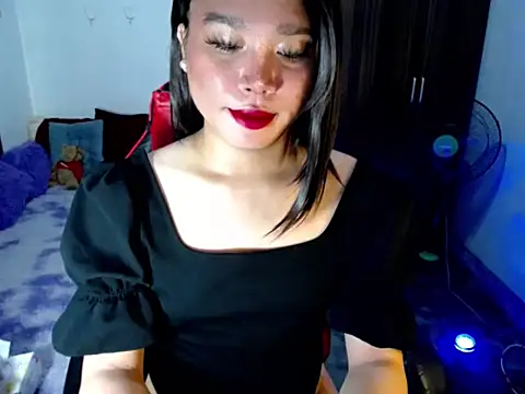 Urassiansweetcummer online show from May 13, 2026, 12:19 am