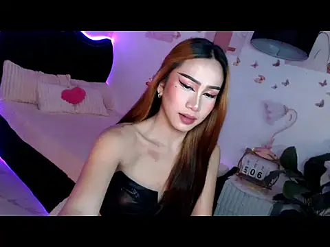 Sluttyvana online show from April 6, 2026, 3:35 pm