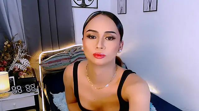 Zialustts online show from October 10, 2025, 4:06 pm