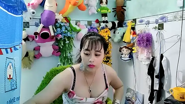 emgaixinhngoan online show from October 30, 2025, 2:35 am