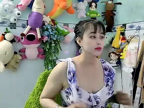 emgaixinhngoan online show from November 12, 2025, 2:45 am