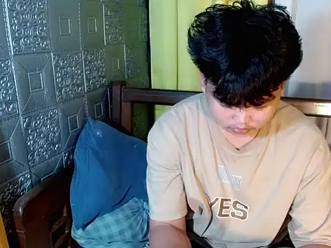 Reynelcock online show from October 18, 2025, 7:25 pm