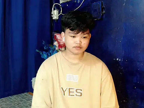 Reynelcock online show from November 8, 2025, 4:51 pm