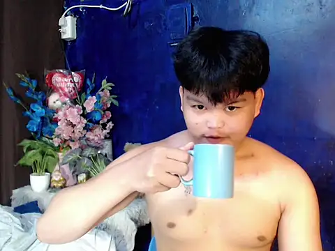 Reynelcock online show from March 24, 2026, 4:17 am