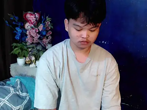 Reynelcock online show from March 24, 2026, 6:13 pm