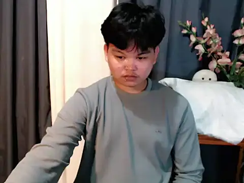 Reynelcock online show from April 3, 2026, 9:40 am