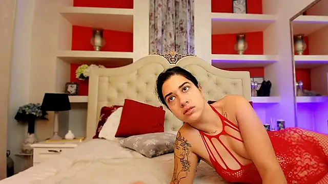 SarraRay online show from November 6, 2025, 5:25 pm