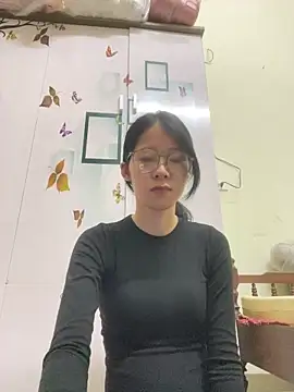 meomeo2k6 online show from October 25, 2025, 1:51 pm