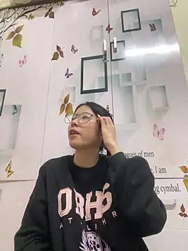 meomeo2k6 online show from December 1, 2025, 7:24 am