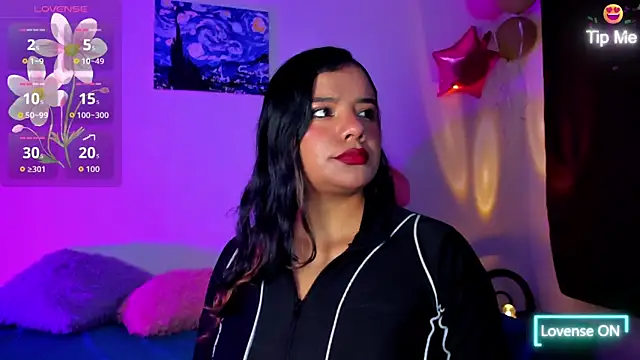 Shophie thoopson online show from November 26, 2025, 3:07 am