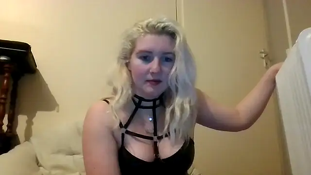 Snapshot of Emma_pleasur chatting on January 5, 2026, 7:28 pm Emma pleasur online show from January 5, 2026, 7:28 pm
