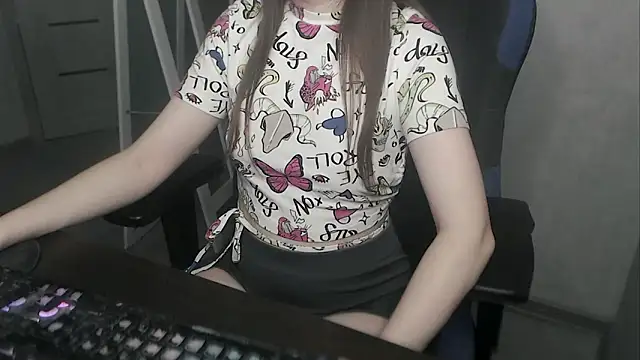 cute elfy  online show from March 23, 2026, 1:26 pm